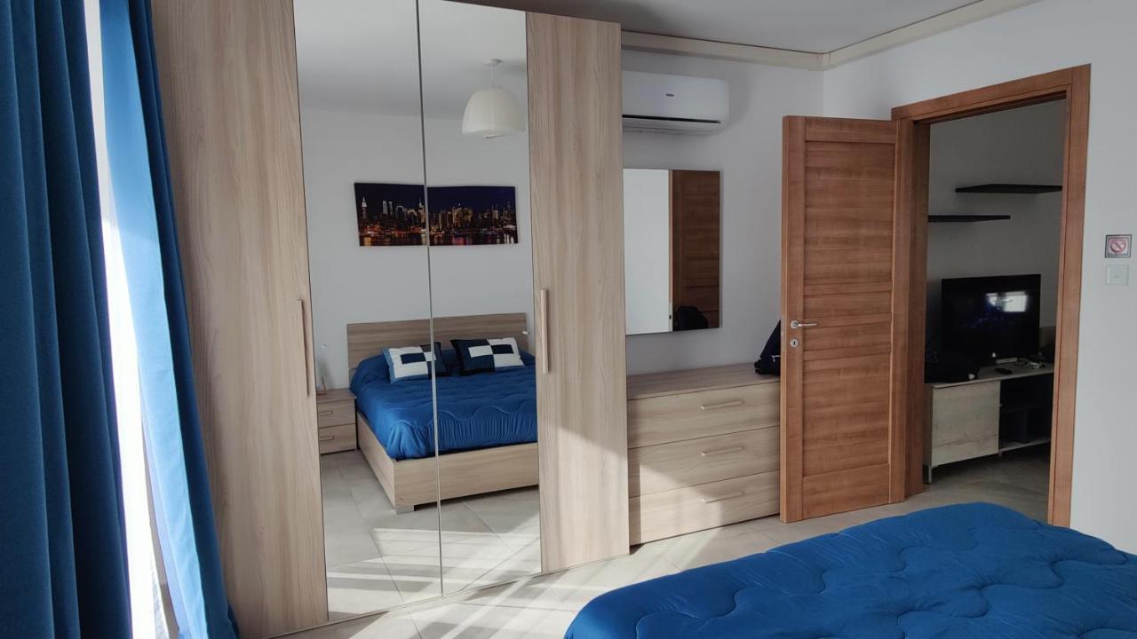 Salina Wharf, Block E, N.27 By Crysalex Apartment *