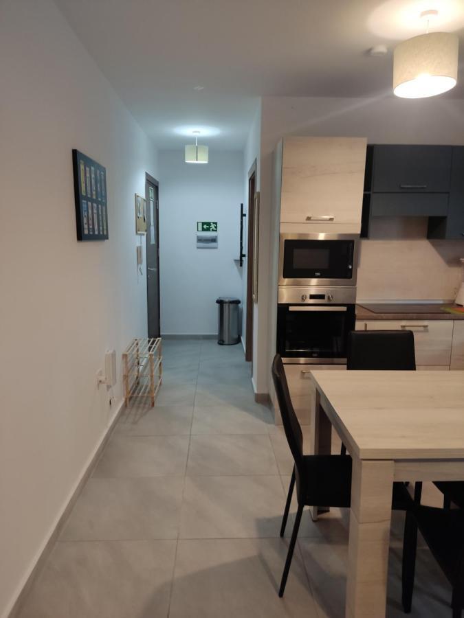 Salina Wharf, Block E, N.27 By Crysalex Apartment *